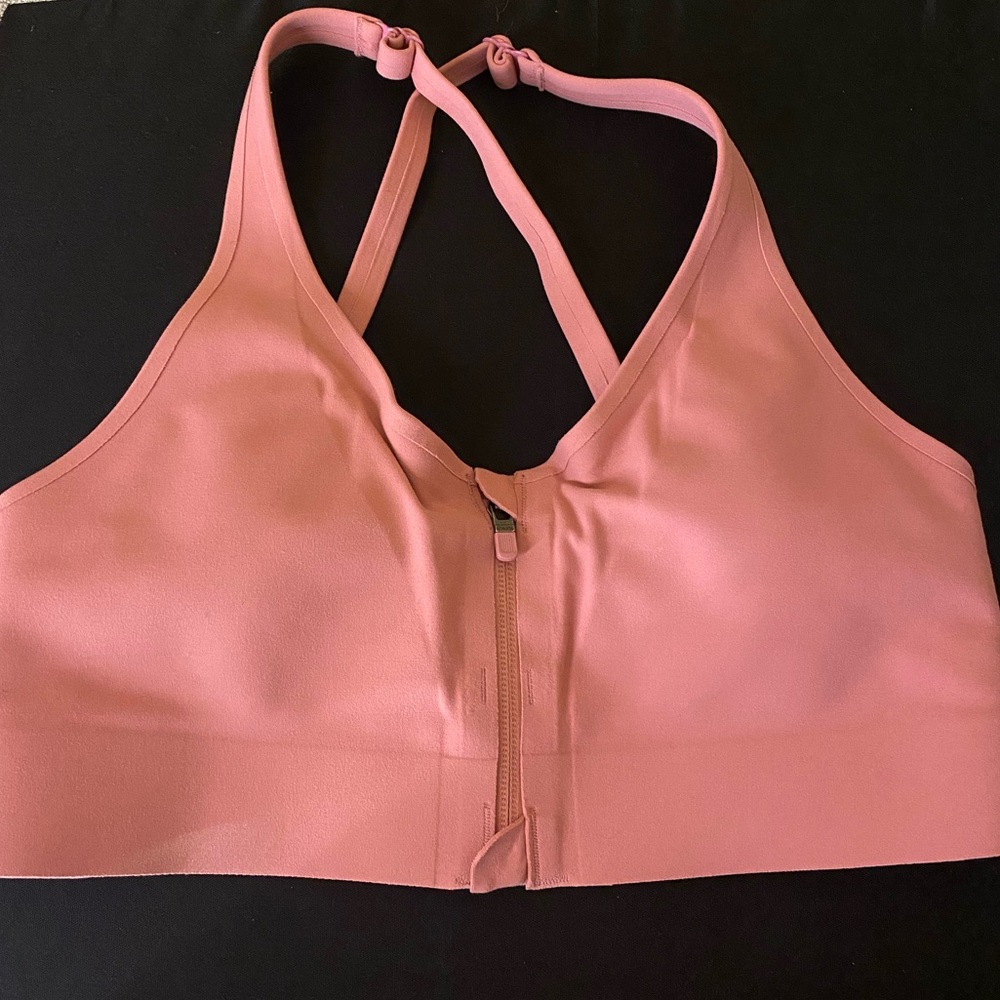 Super comfortable Athleta sports bra! New without tags, never worn!